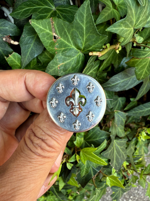 アンティーク フルールドリス Antique Fleur de lis