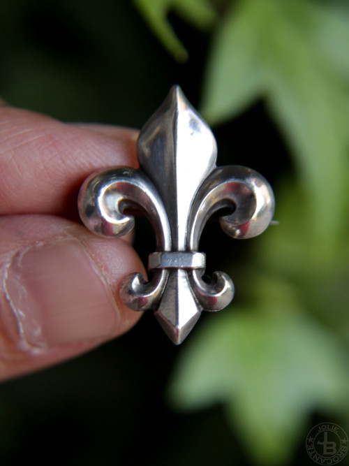 アンティーク フルールドリス Antique Fleur de lis