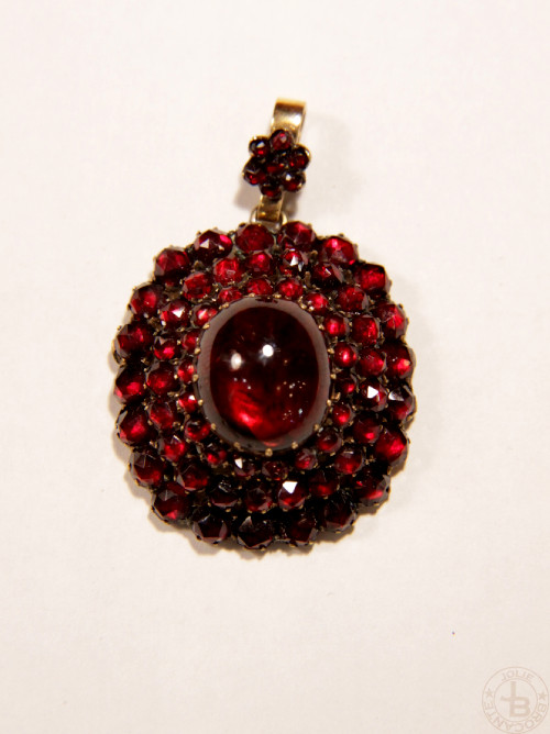 アンティーク ガーネット Antique Garnet