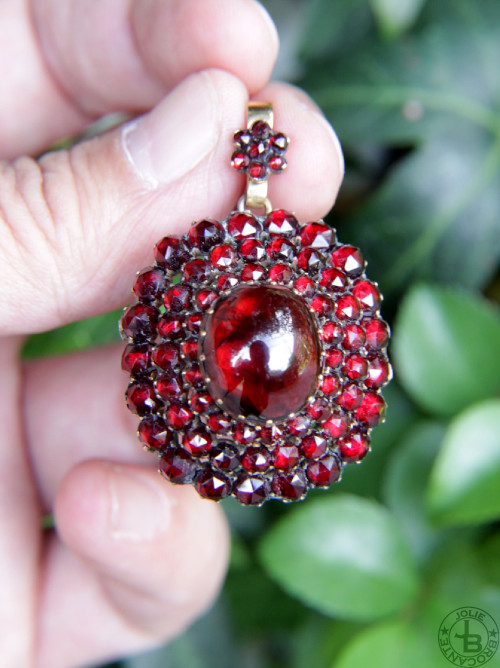 アンティーク ガーネット Antique Garnet
