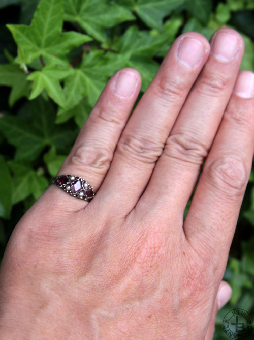 アンティーク ガーネット Antique Garnet