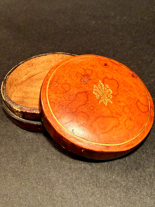 アンティーク 革 小箱 フルールドリス antique Fleur de lis